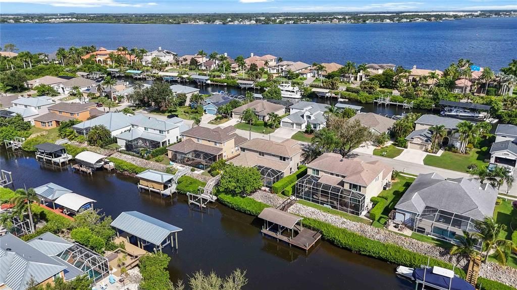 En Venta: $995,000 (3 camas, 3 baños, 2947 Pies cuadrados)