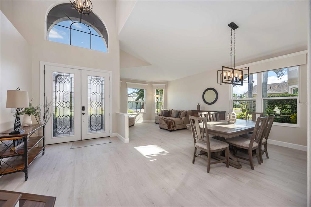 En Venta: $995,000 (3 camas, 3 baños, 2947 Pies cuadrados)