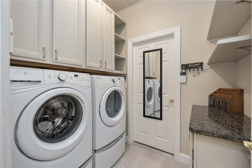 En Venta: $995,000 (3 camas, 3 baños, 2947 Pies cuadrados)