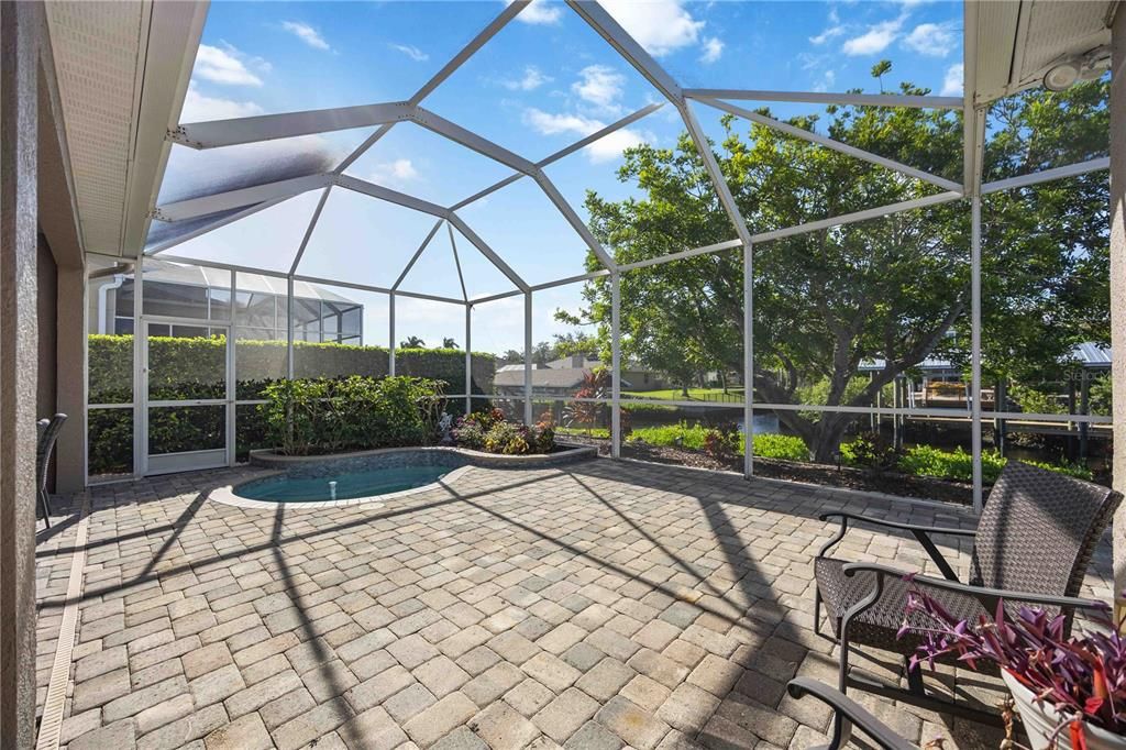 En Venta: $995,000 (3 camas, 3 baños, 2947 Pies cuadrados)