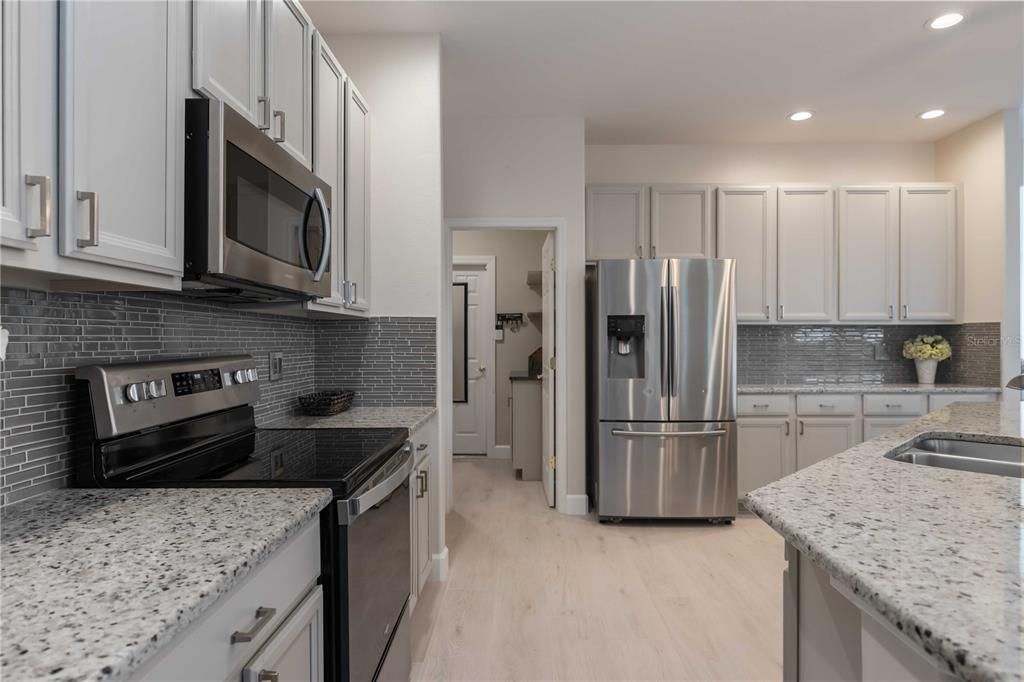 En Venta: $995,000 (3 camas, 3 baños, 2947 Pies cuadrados)