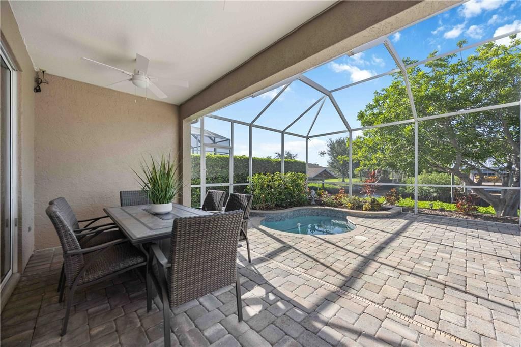 En Venta: $995,000 (3 camas, 3 baños, 2947 Pies cuadrados)