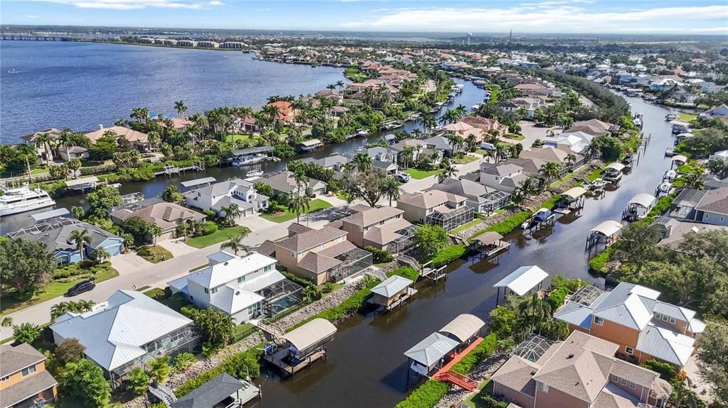 En Venta: $995,000 (3 camas, 3 baños, 2947 Pies cuadrados)