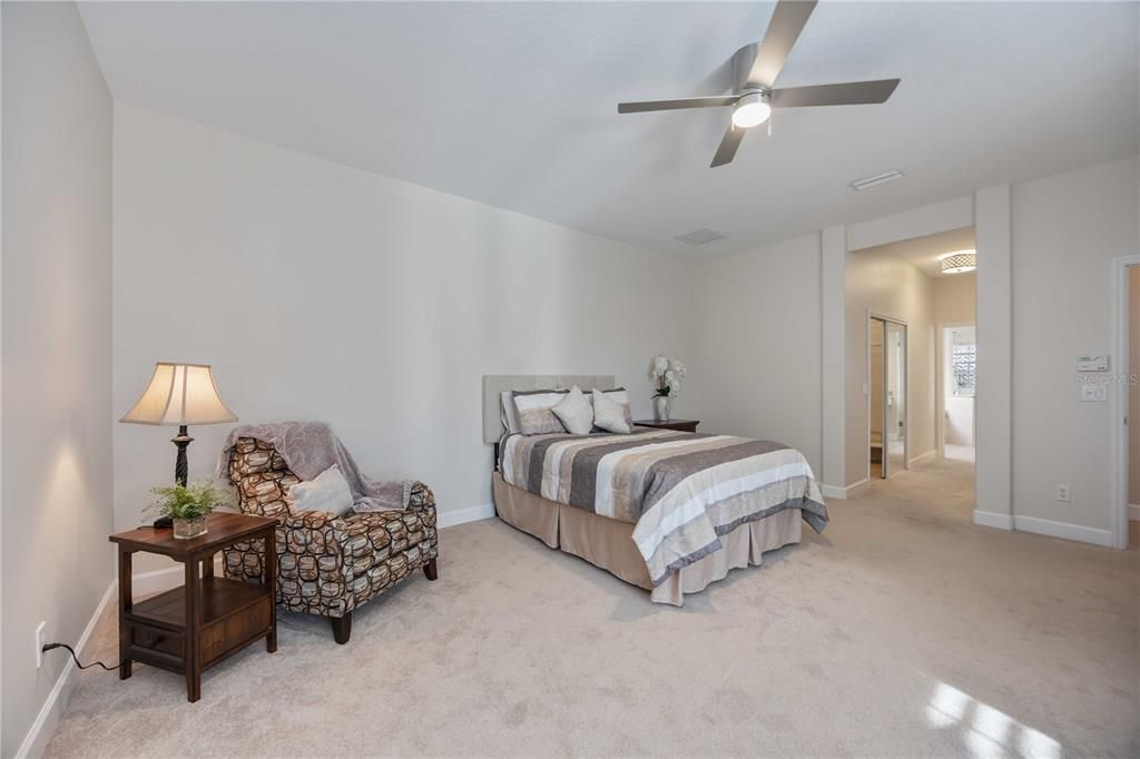 En Venta: $995,000 (3 camas, 3 baños, 2947 Pies cuadrados)