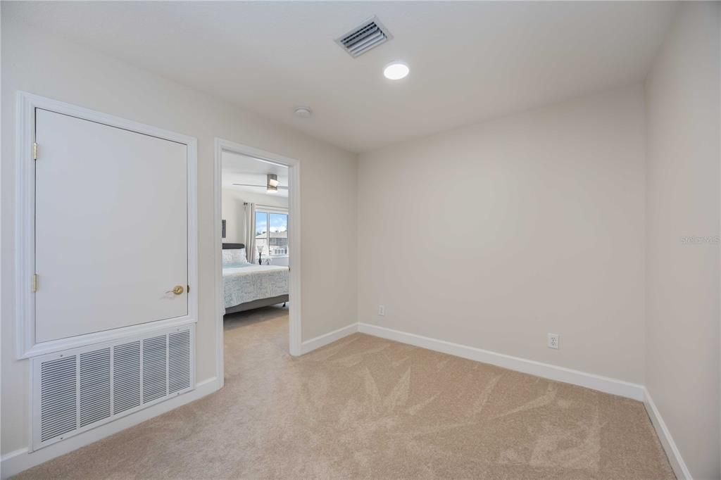 En Venta: $995,000 (3 camas, 3 baños, 2947 Pies cuadrados)