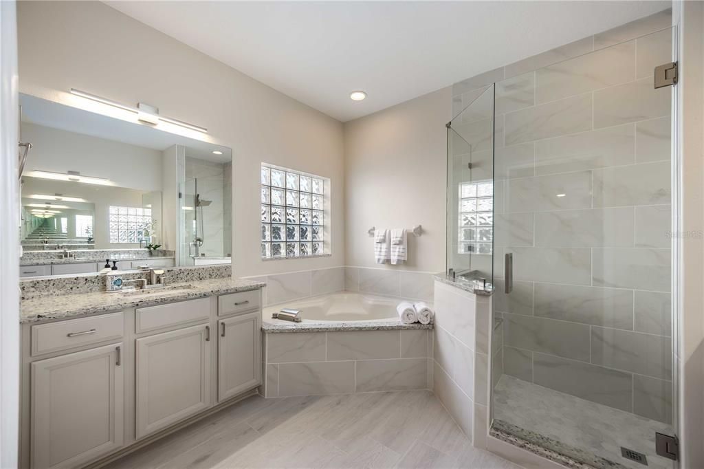 En Venta: $995,000 (3 camas, 3 baños, 2947 Pies cuadrados)