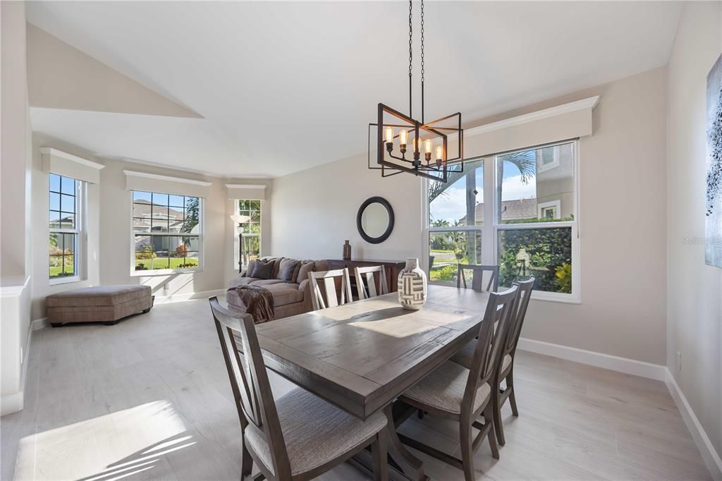 En Venta: $995,000 (3 camas, 3 baños, 2947 Pies cuadrados)