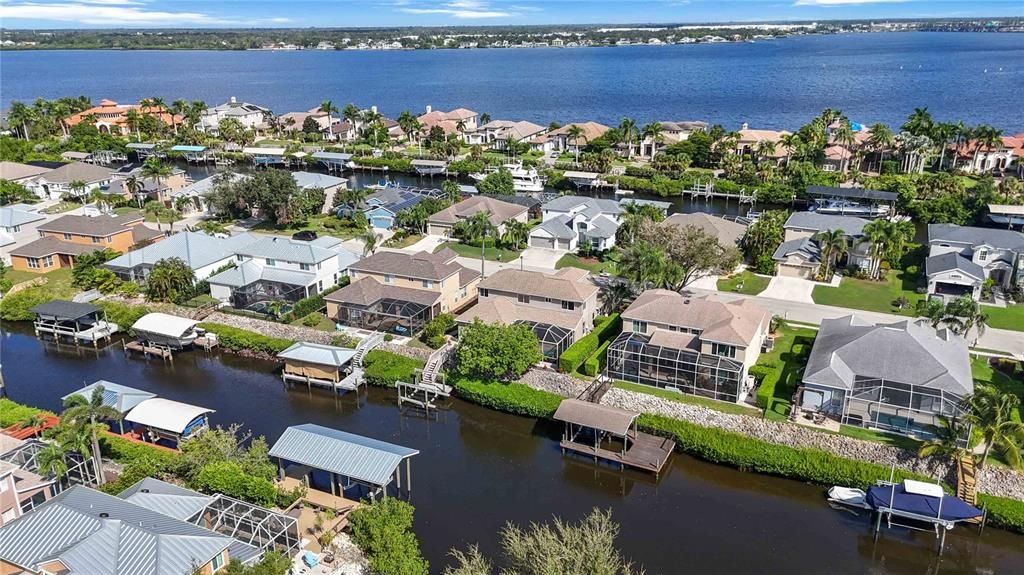 En Venta: $995,000 (3 camas, 3 baños, 2947 Pies cuadrados)