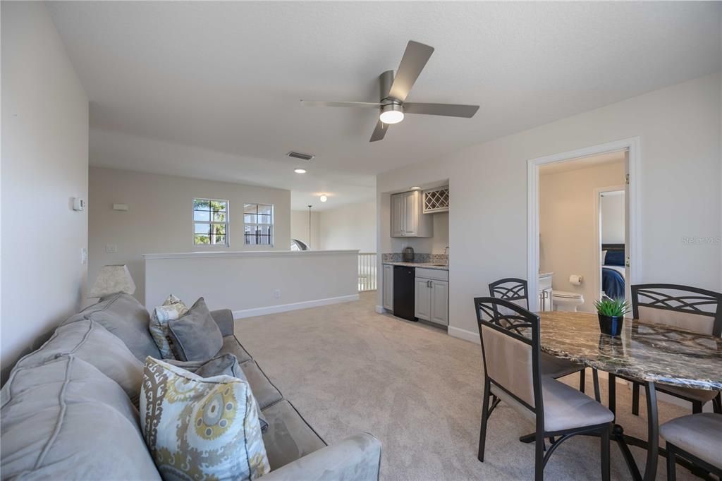 En Venta: $995,000 (3 camas, 3 baños, 2947 Pies cuadrados)