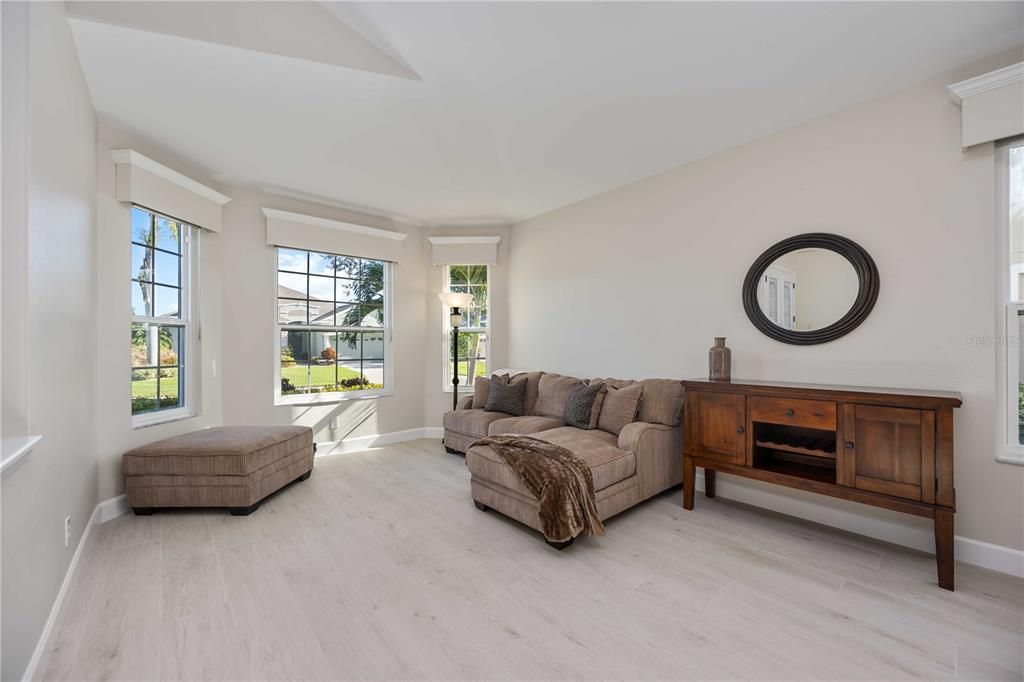 En Venta: $995,000 (3 camas, 3 baños, 2947 Pies cuadrados)