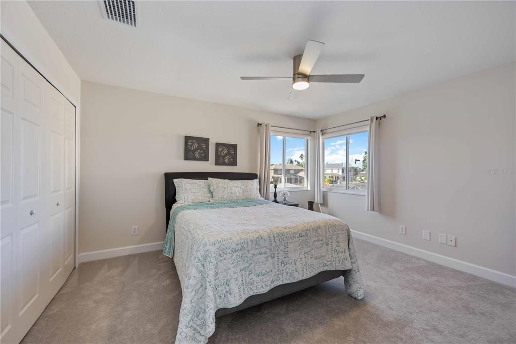 En Venta: $995,000 (3 camas, 3 baños, 2947 Pies cuadrados)