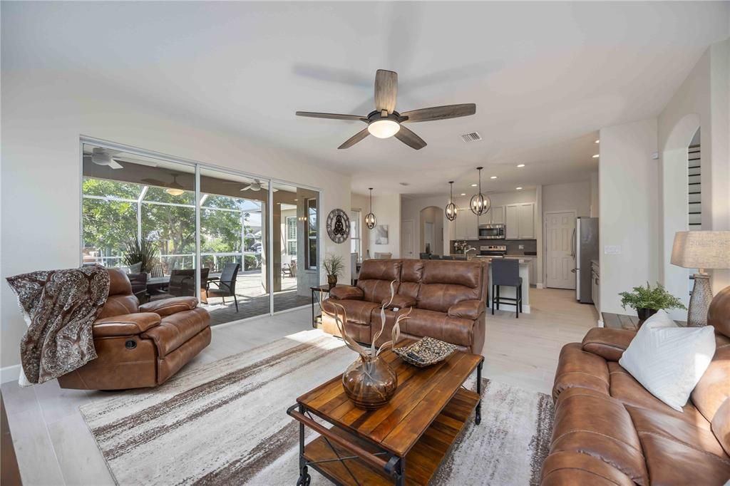 En Venta: $995,000 (3 camas, 3 baños, 2947 Pies cuadrados)