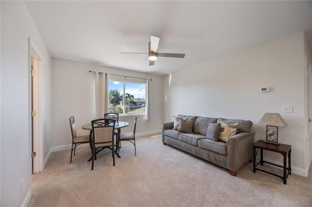 En Venta: $995,000 (3 camas, 3 baños, 2947 Pies cuadrados)