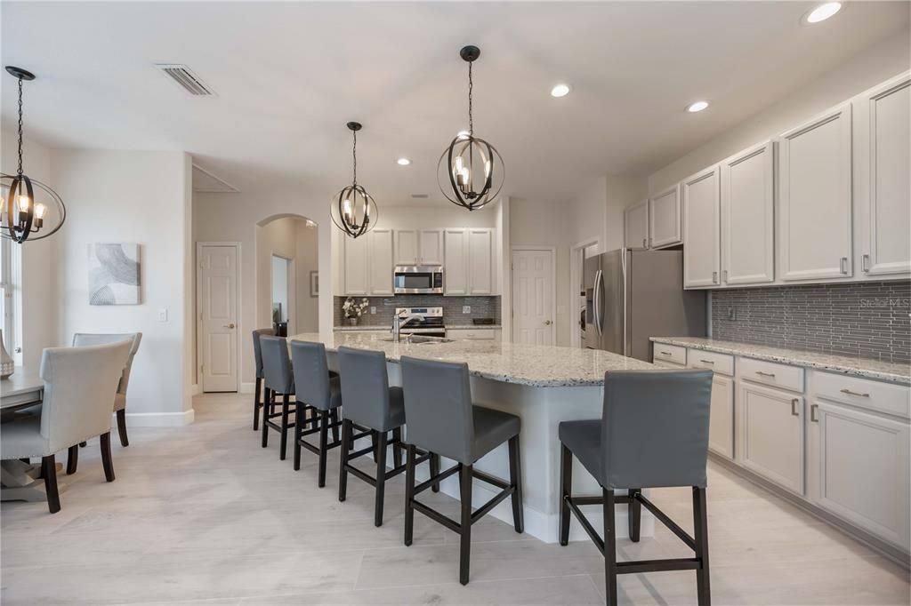 En Venta: $995,000 (3 camas, 3 baños, 2947 Pies cuadrados)