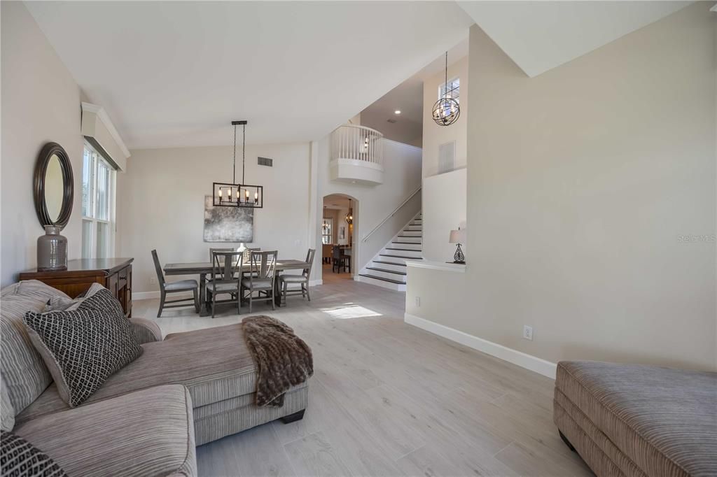 En Venta: $995,000 (3 camas, 3 baños, 2947 Pies cuadrados)