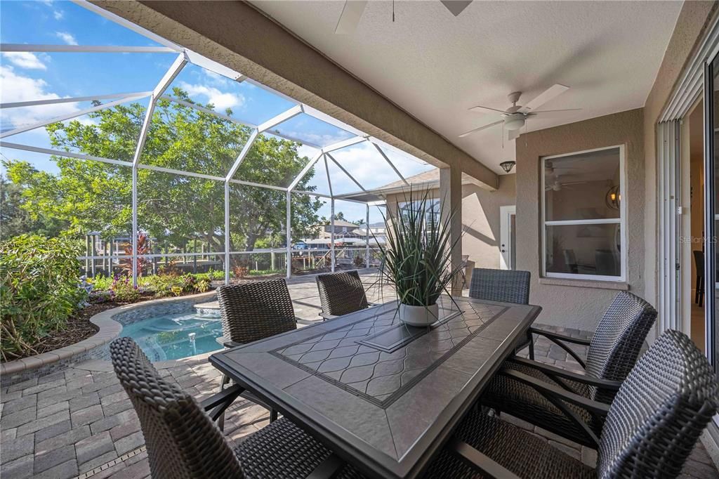 En Venta: $995,000 (3 camas, 3 baños, 2947 Pies cuadrados)