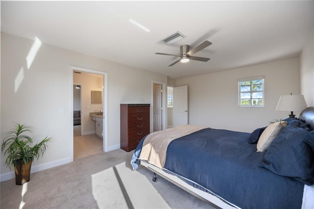 En Venta: $995,000 (3 camas, 3 baños, 2947 Pies cuadrados)