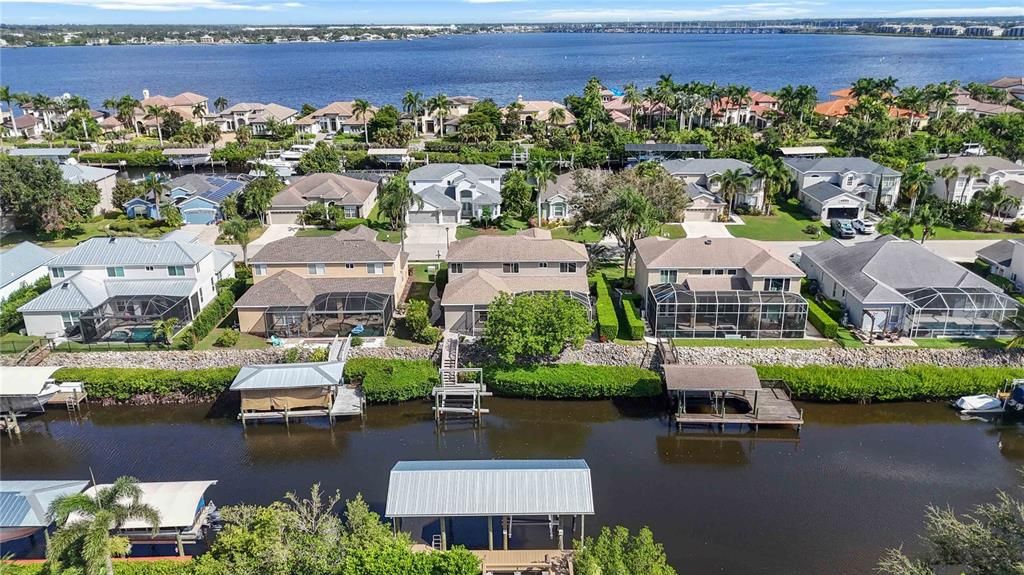 En Venta: $995,000 (3 camas, 3 baños, 2947 Pies cuadrados)