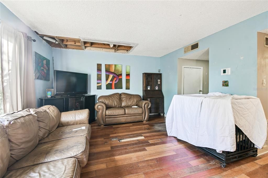 待售: $149,000 (3 贝兹, 2 浴室, 1238 平方英尺)