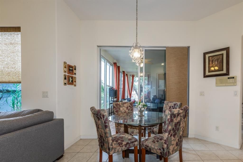 En Venta: $327,000 (3 camas, 2 baños, 1993 Pies cuadrados)