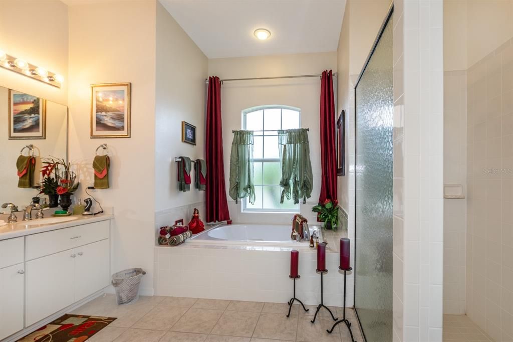 En Venta: $327,000 (3 camas, 2 baños, 1993 Pies cuadrados)