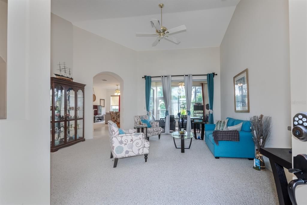 En Venta: $327,000 (3 camas, 2 baños, 1993 Pies cuadrados)