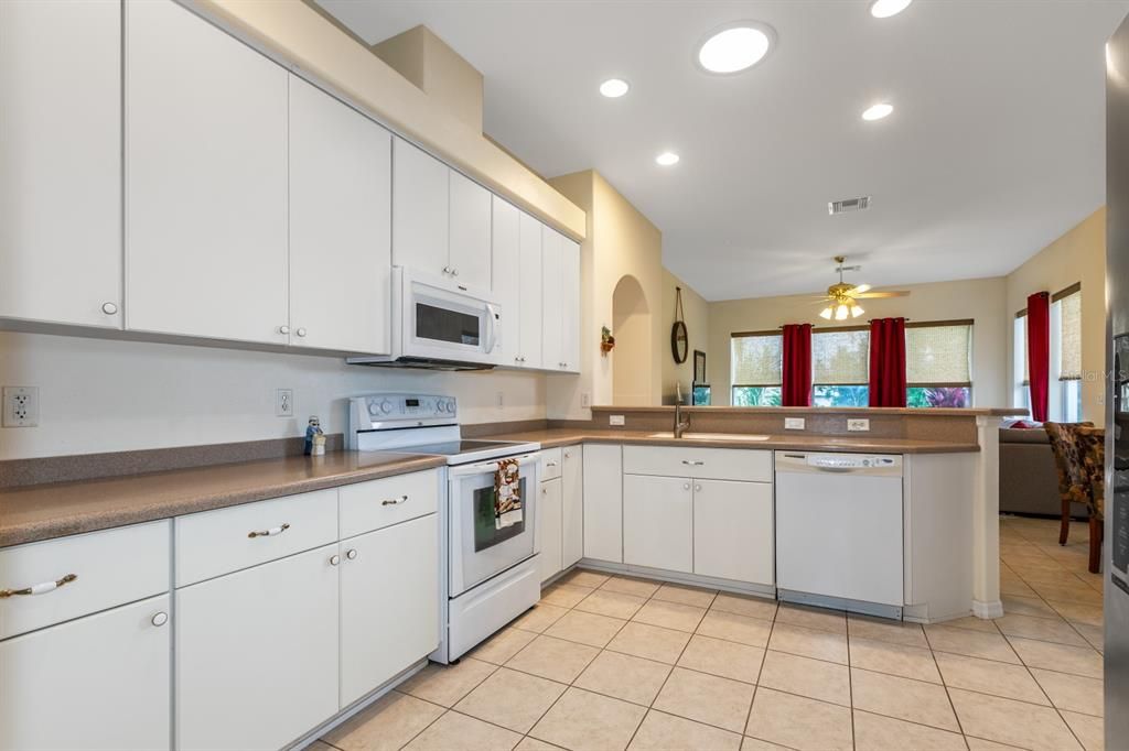 En Venta: $327,000 (3 camas, 2 baños, 1993 Pies cuadrados)