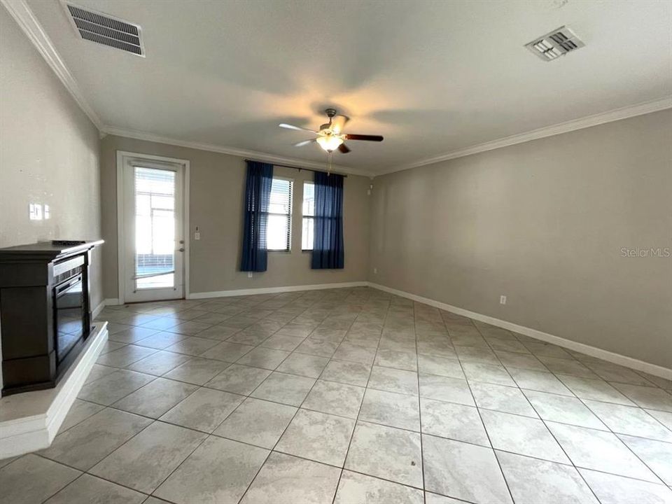 出租: $2,500 (4 贝兹, 2 浴室, 2550 平方英尺)