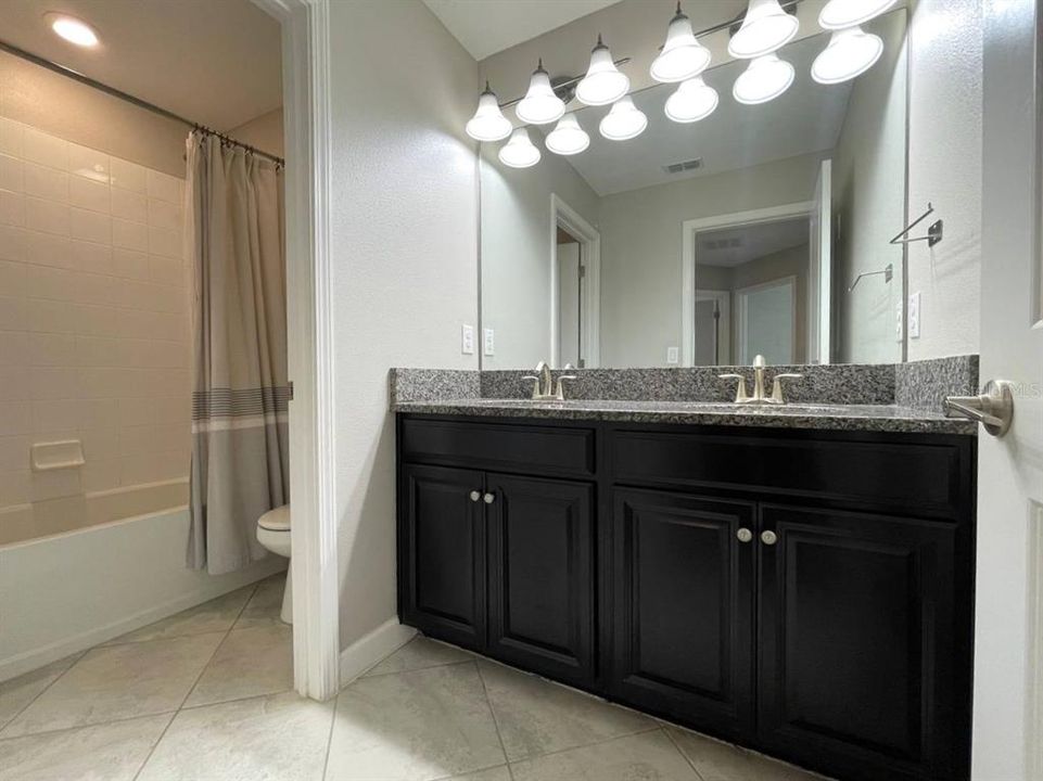 出租: $2,500 (4 贝兹, 2 浴室, 2550 平方英尺)