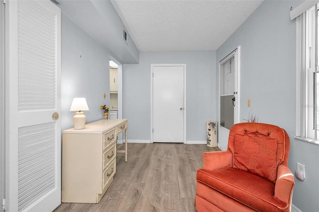 Active With Contract: $117,000 (2 beds, 1 baths, 1010 Square Feet)