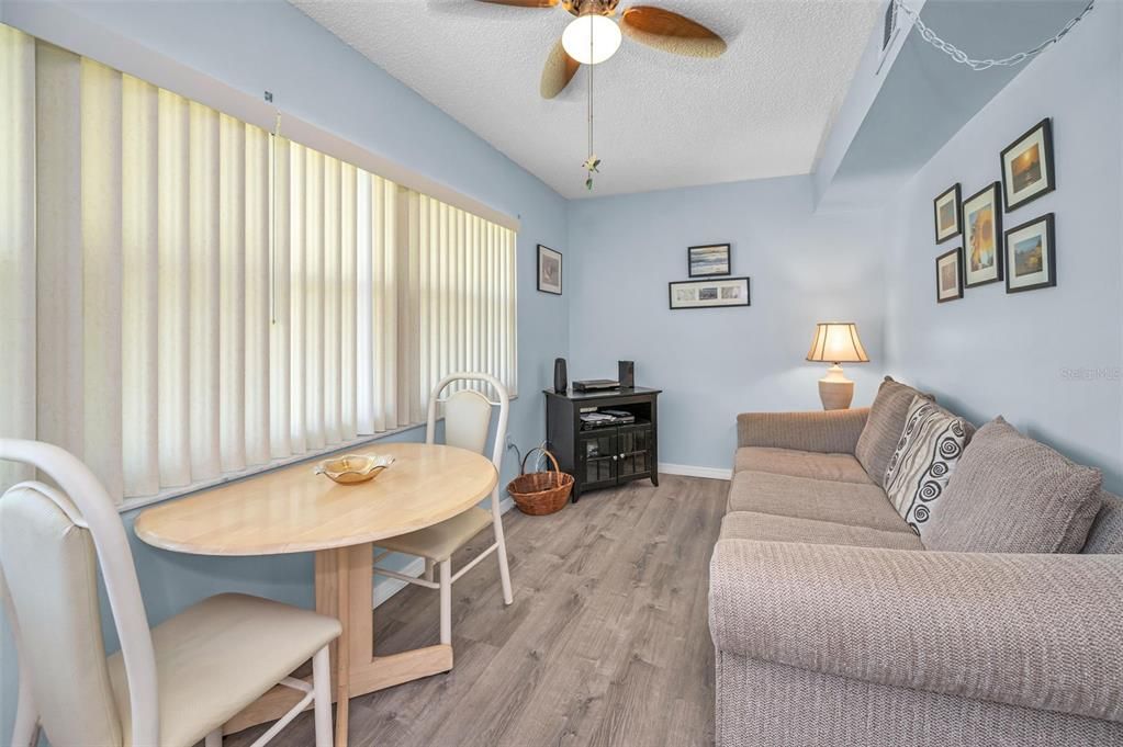 Active With Contract: $117,000 (2 beds, 1 baths, 1010 Square Feet)