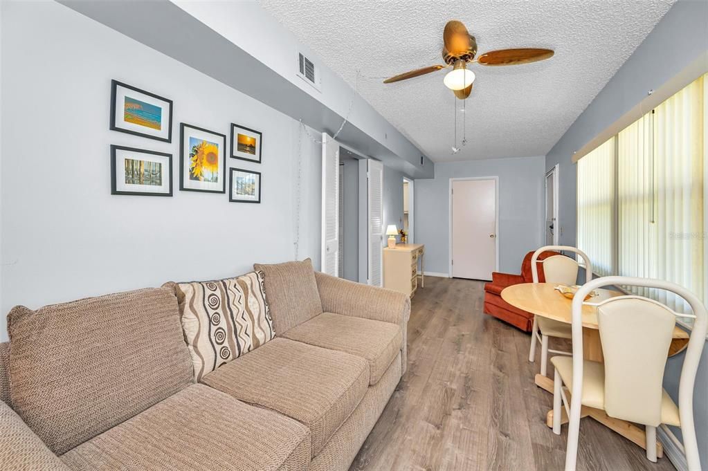 Active With Contract: $117,000 (2 beds, 1 baths, 1010 Square Feet)