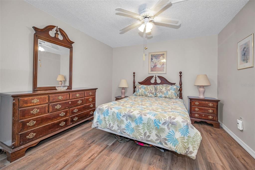 Active With Contract: $117,000 (2 beds, 1 baths, 1010 Square Feet)