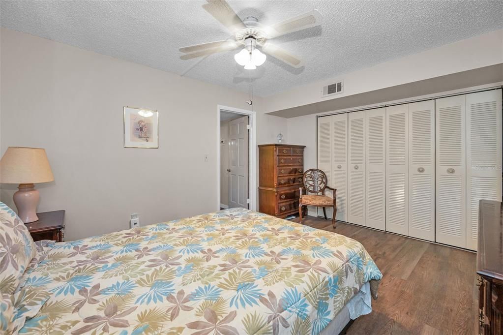 Active With Contract: $117,000 (2 beds, 1 baths, 1010 Square Feet)
