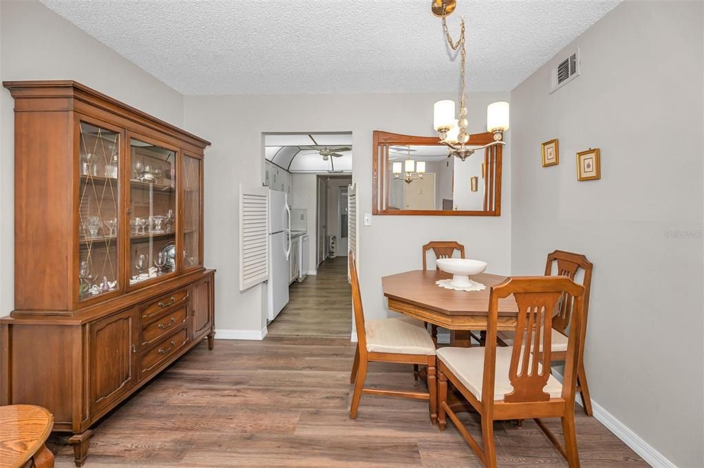 Active With Contract: $117,000 (2 beds, 1 baths, 1010 Square Feet)