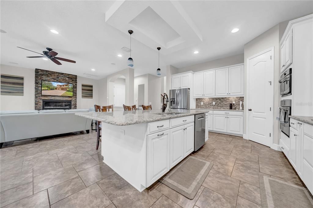 待售: $799,999 (5 贝兹, 4 浴室, 4180 平方英尺)