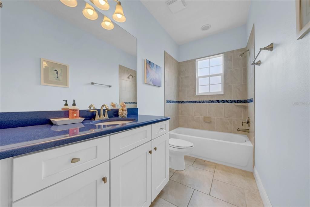 待售: $799,999 (5 贝兹, 4 浴室, 4180 平方英尺)