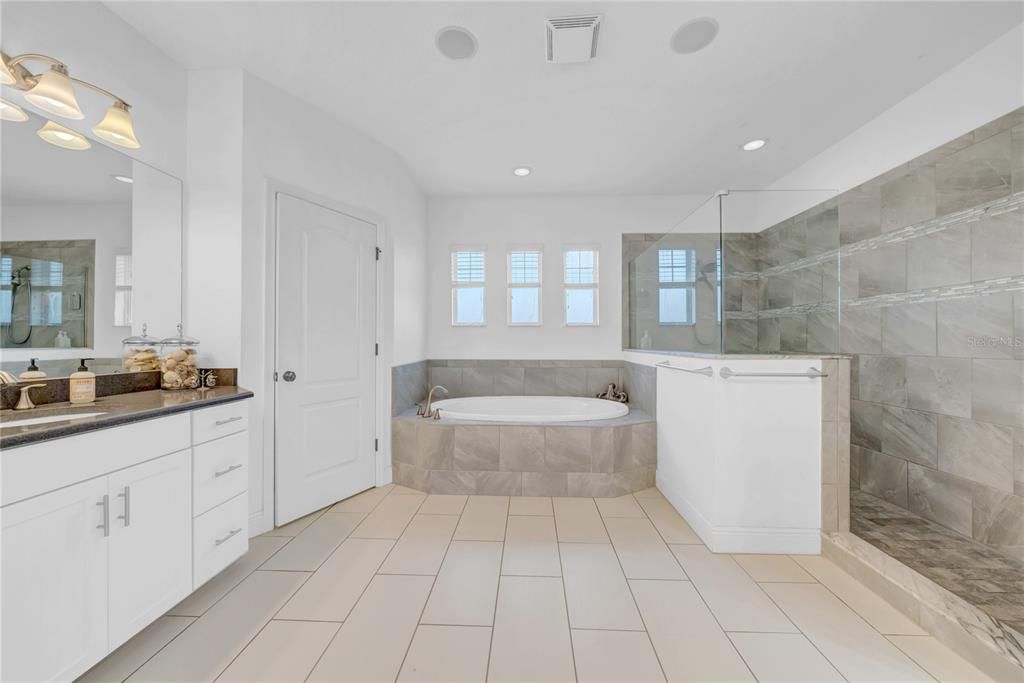 待售: $799,999 (5 贝兹, 4 浴室, 4180 平方英尺)