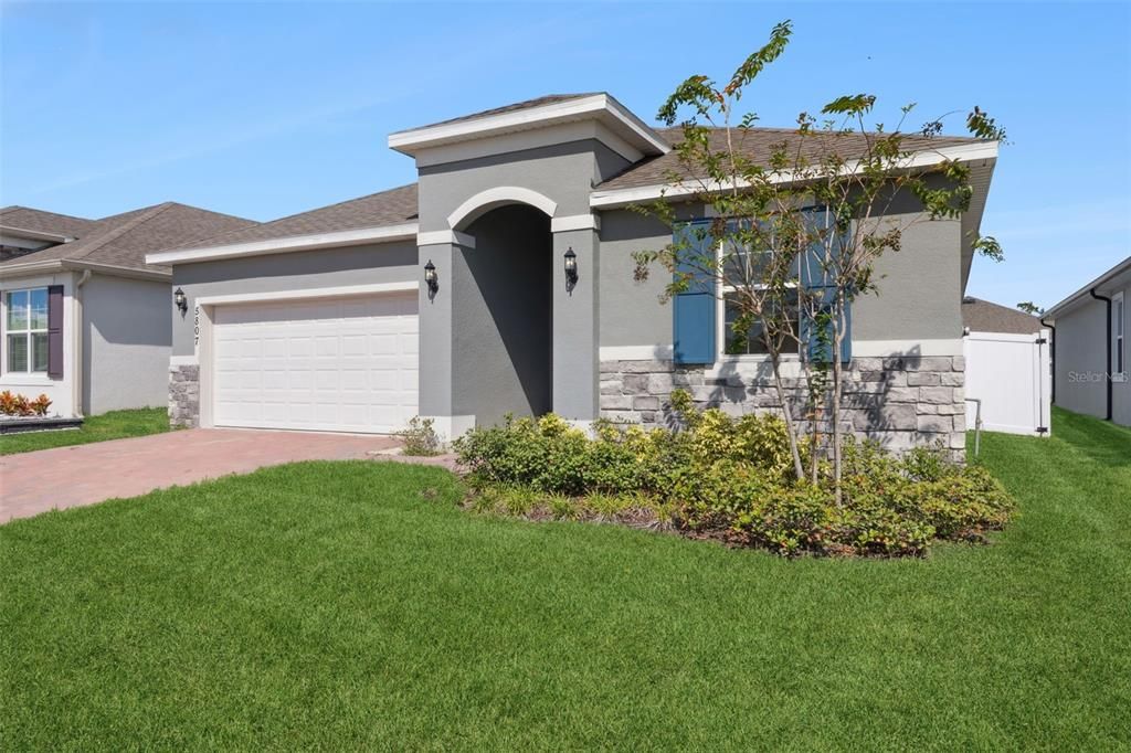 Active With Contract: $424,990 (4 beds, 2 baths, 1917 Square Feet)