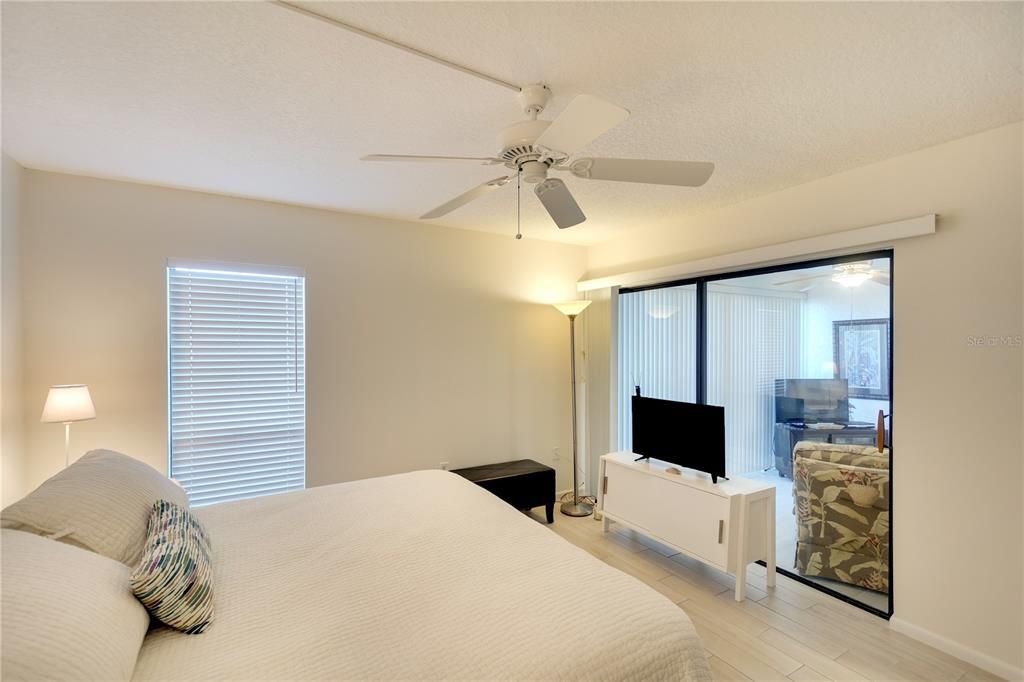 待售: $439,900 (2 贝兹, 2 浴室, 1561 平方英尺)