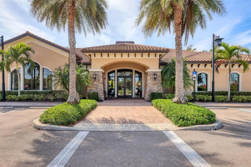 Activo con contrato: $679,900 (3 camas, 2 baños, 1886 Pies cuadrados)