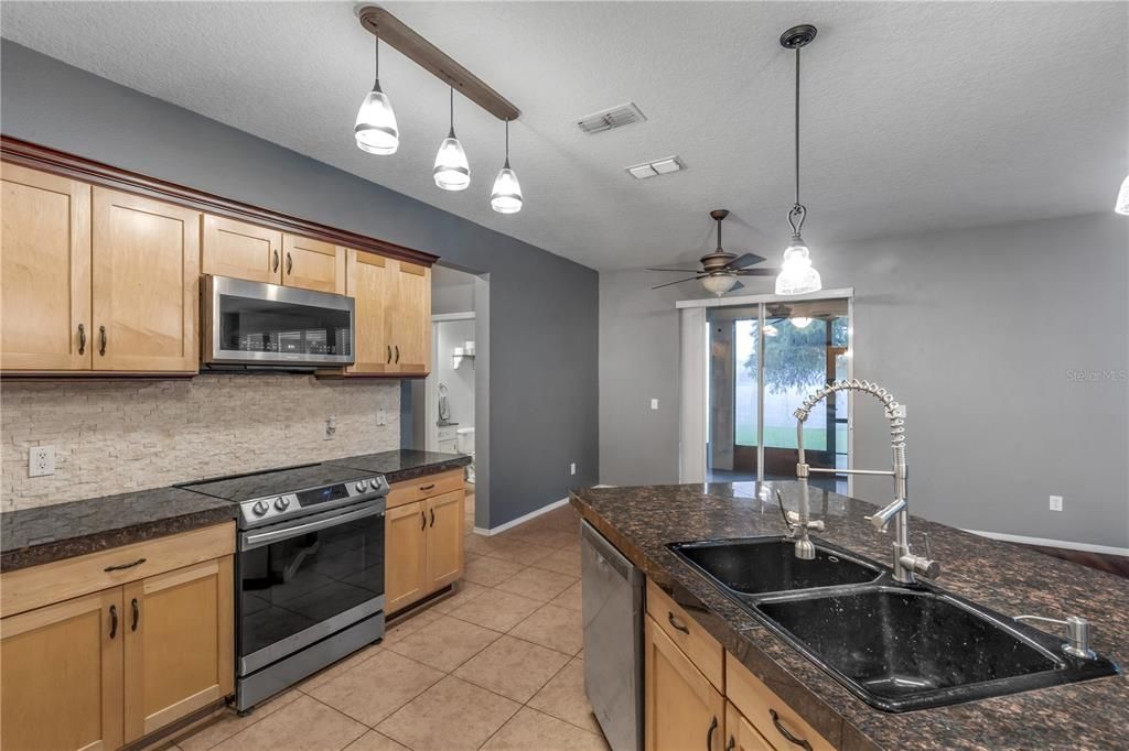 For Sale: $460,000 (4 beds, 2 baths, 2622 Square Feet)