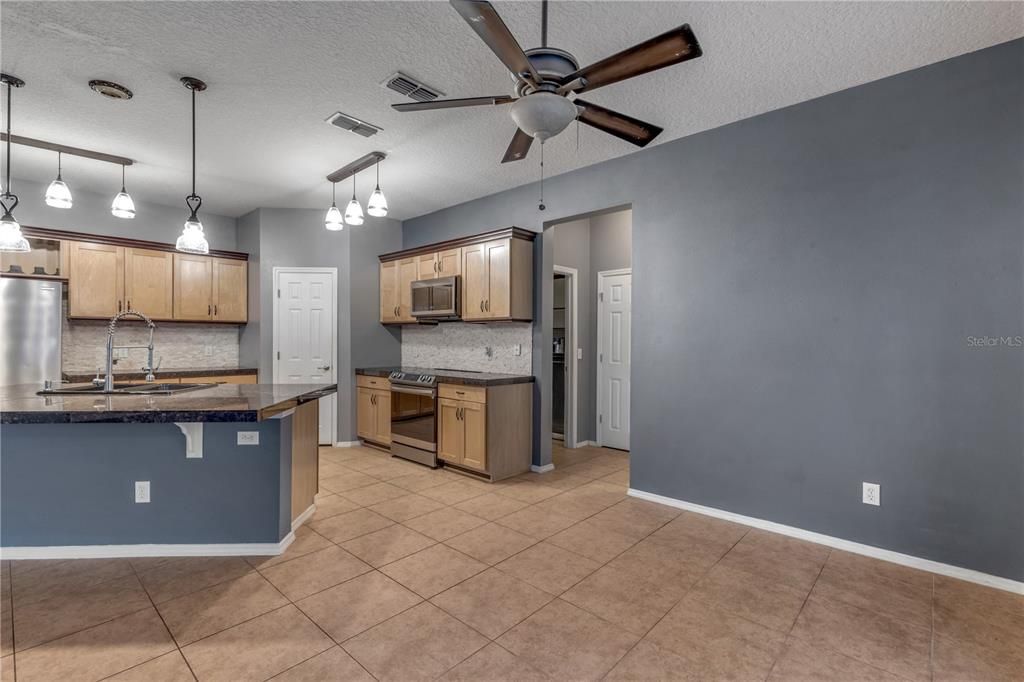 For Sale: $460,000 (4 beds, 2 baths, 2622 Square Feet)