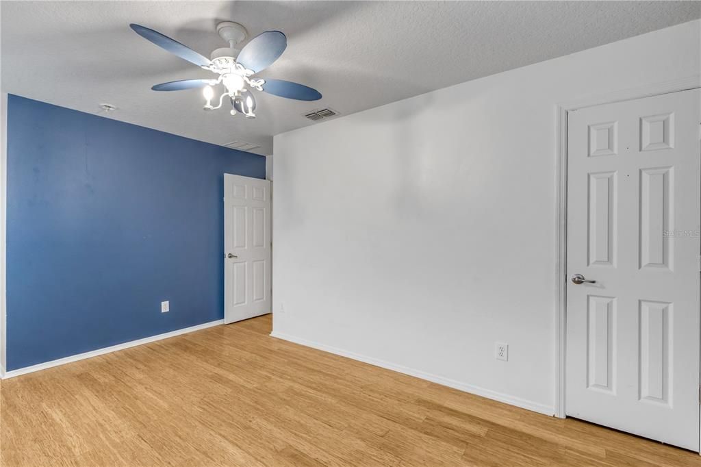 For Sale: $460,000 (4 beds, 2 baths, 2622 Square Feet)