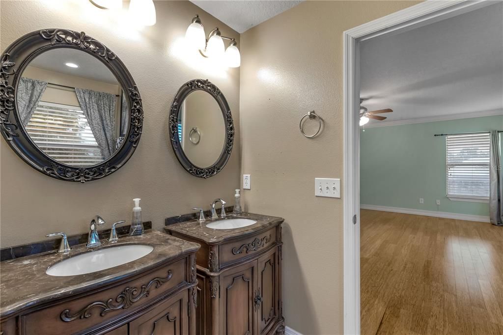 For Sale: $460,000 (4 beds, 2 baths, 2622 Square Feet)