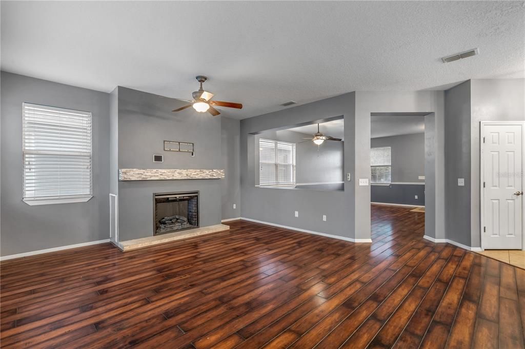 For Sale: $460,000 (4 beds, 2 baths, 2622 Square Feet)