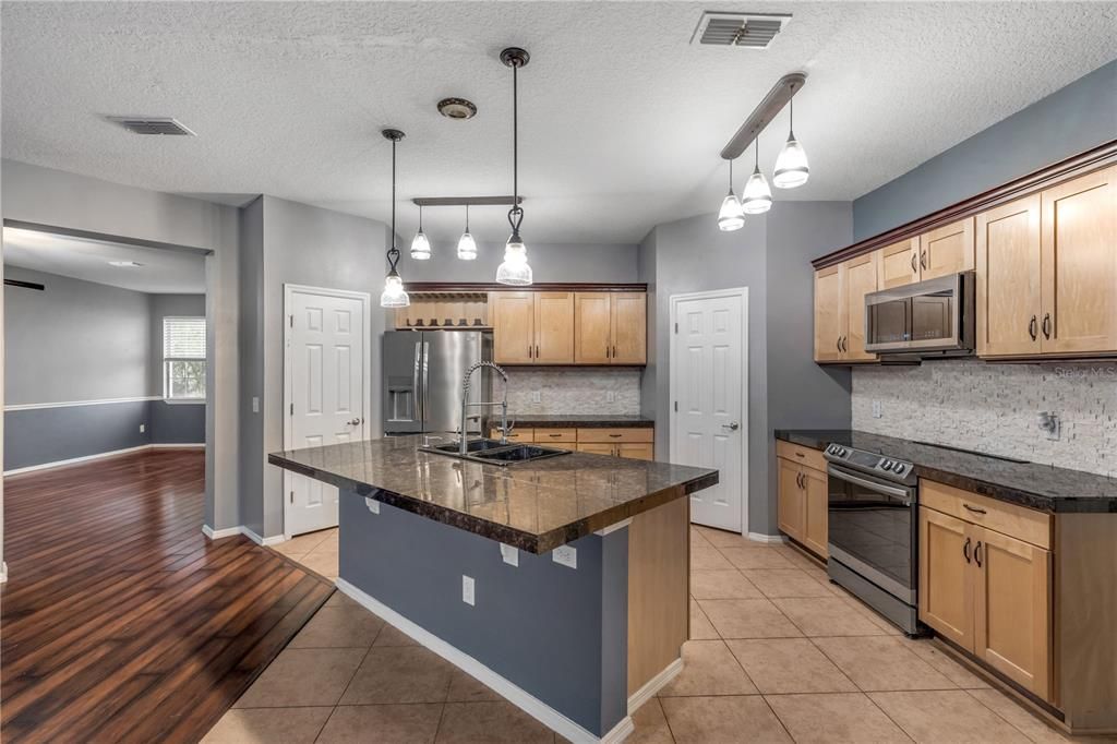 For Sale: $460,000 (4 beds, 2 baths, 2622 Square Feet)