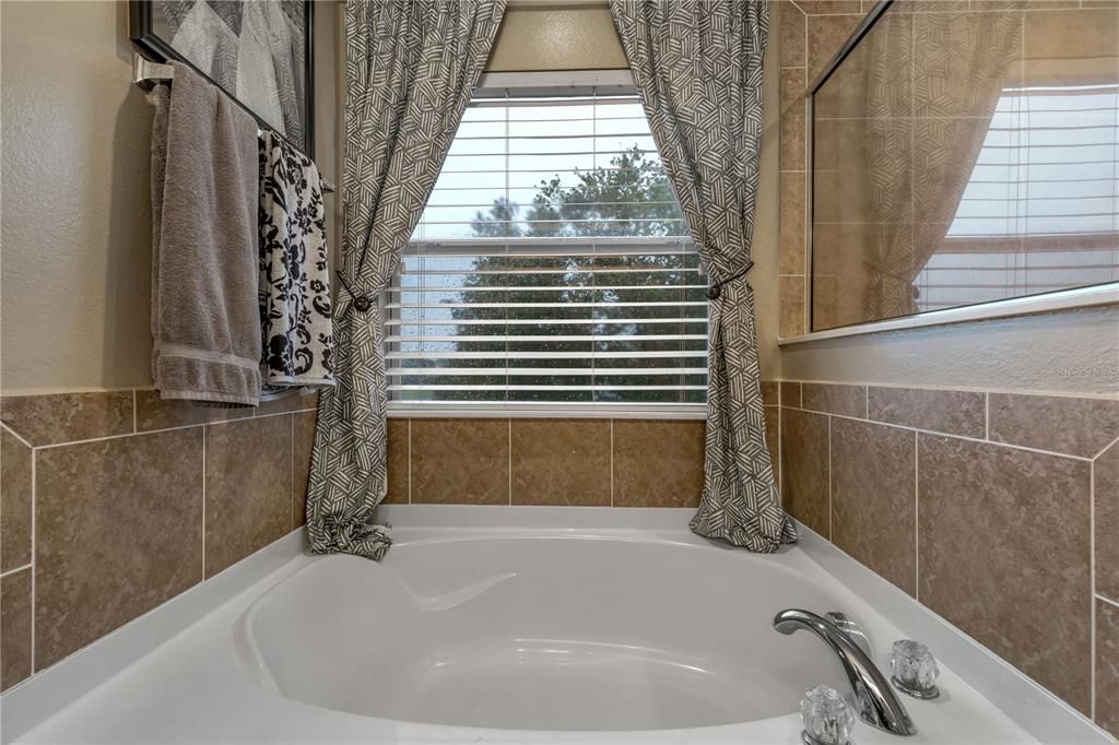 For Sale: $460,000 (4 beds, 2 baths, 2622 Square Feet)