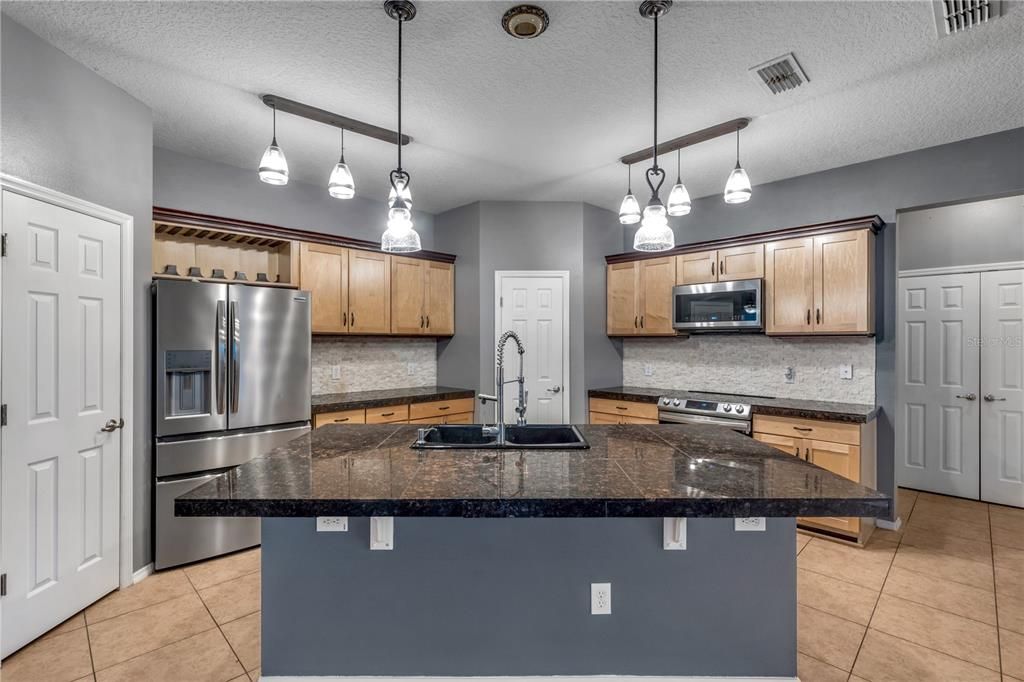 For Sale: $460,000 (4 beds, 2 baths, 2622 Square Feet)