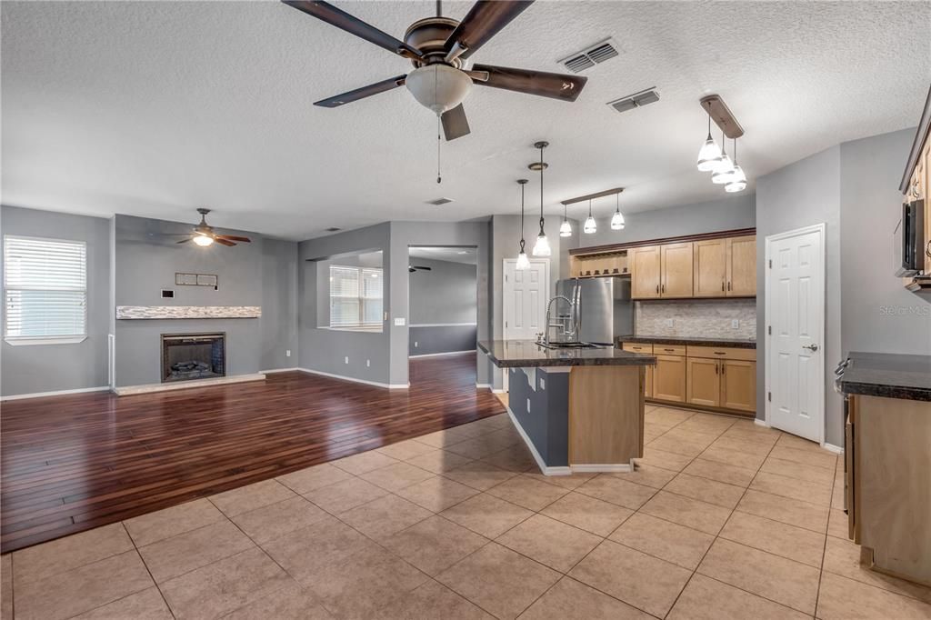 For Sale: $460,000 (4 beds, 2 baths, 2622 Square Feet)